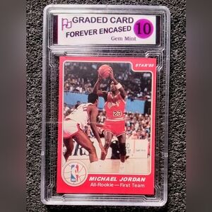 Michael Jordan Chicago Bulls Basketball HOF Vintage Basketball Rookie Card.